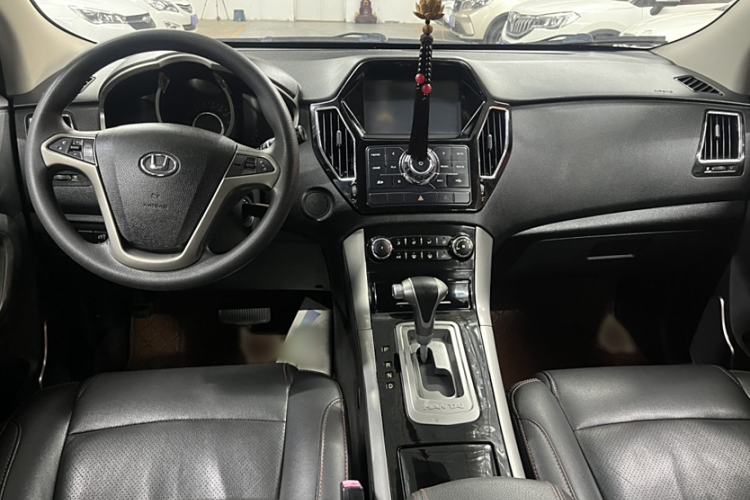 Used Huatai Santa Fe 2016 1.5T Gasoline Automatic Two-Wheel Drive Elite Model Interior 1