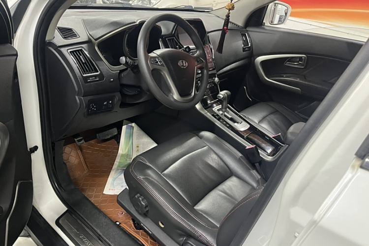 Used Huatai Santa Fe 2016 1.5T Gasoline Automatic Two-Wheel Drive Elite Model Interior 2