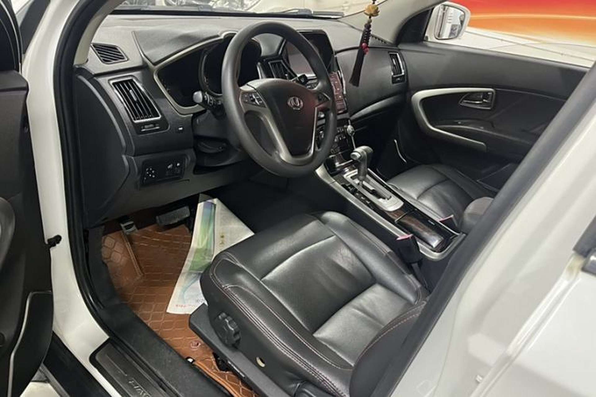 Used Huatai Santa Fe 2016 1.5T Gasoline Automatic Two-Wheel Drive Elite Model Interior 2