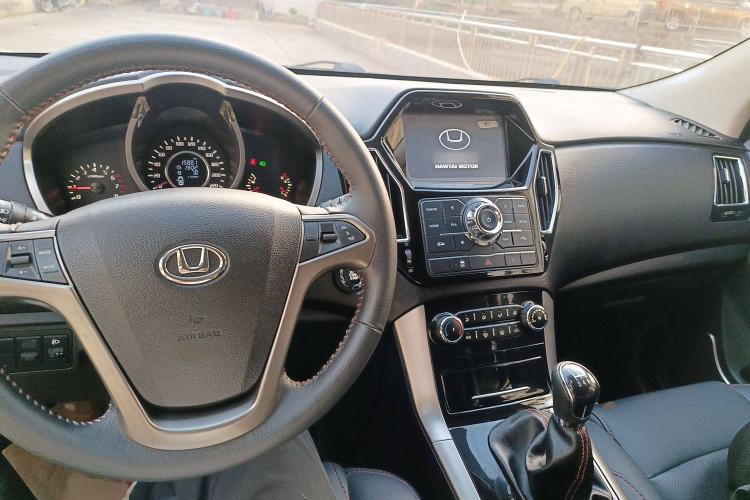 Used Huatai Santa Fe 2016 1.5T Gasoline Manual Two-Wheel Drive Smart Enjoyment i3 Model Interior 2