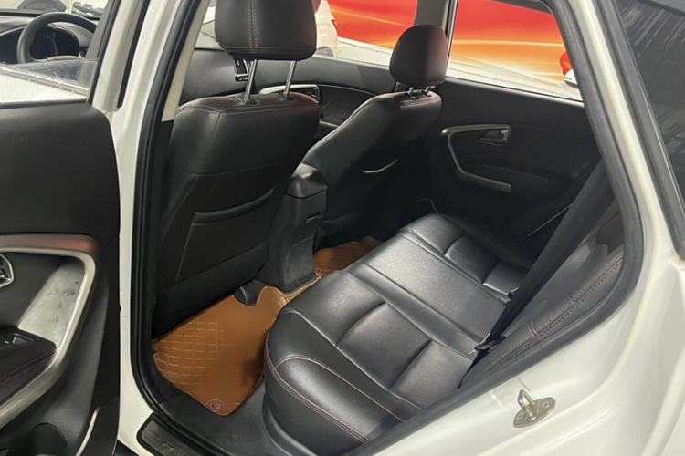 Used Huatai Santa Fe 2016 1.5T Gasoline Automatic Two-Wheel Drive Elite Model Interior 3