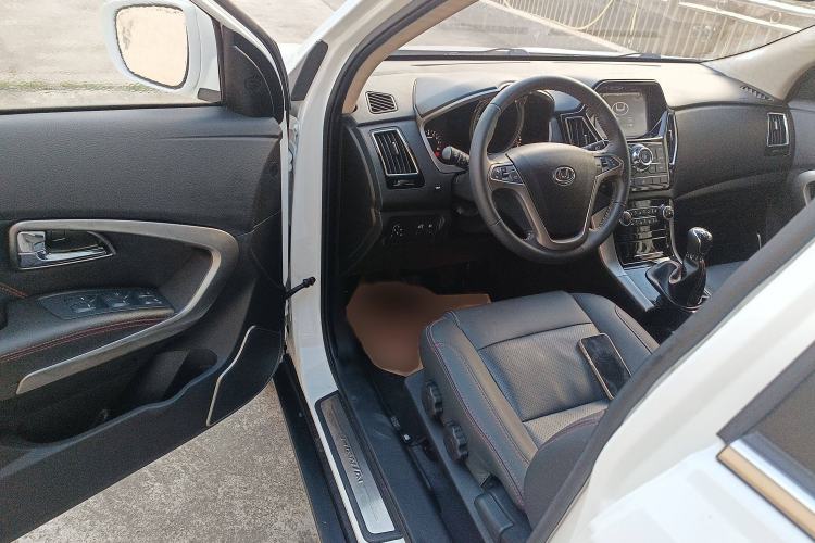 Used Huatai Santa Fe 2016 1.5T Gasoline Manual Two-Wheel Drive Smart Enjoyment i3 Model Interior 3