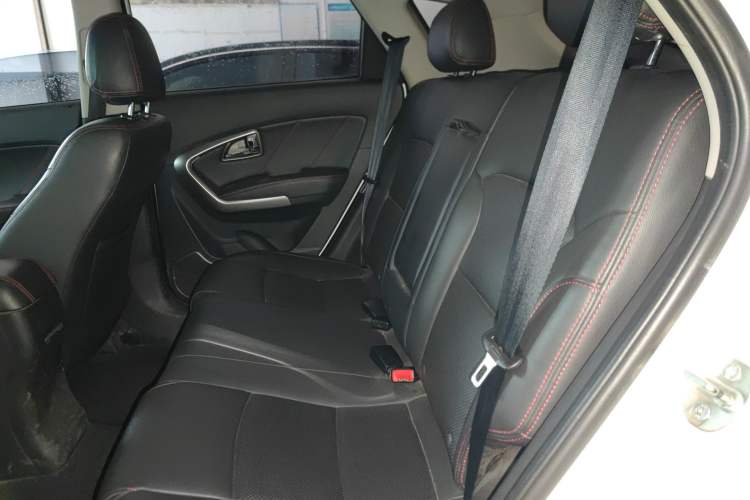 Used Huatai Santa Fe 2016 1.5T Gasoline Manual Two-Wheel Drive Elite Model Interior 4