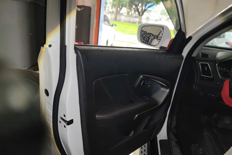 Used Huatai Santa Fe 2016 1.5T Gasoline Manual Two-Wheel Drive Elite Model Interior 7
