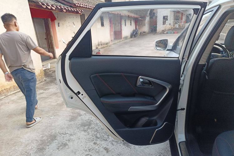 Used Huatai Santa Fe 2016 1.5T Gasoline Manual Two-Wheel Drive Smart Enjoyment i3 Model Interior 8