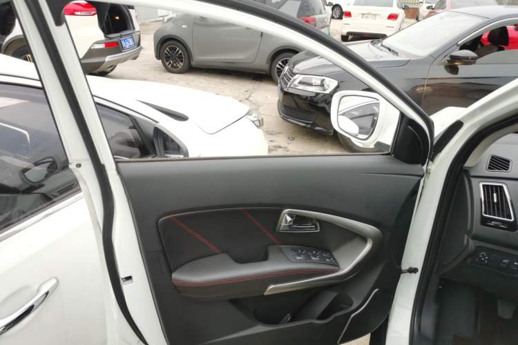 Used Huatai Santa Fe 2016 1.5T Gasoline Manual Two-Wheel Drive Smart Enjoyment i3 Model Left Front Door Interior