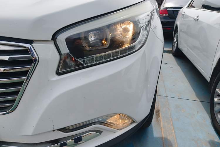 Used Huatai Santa Fe 2016 1.5T Gasoline Manual Two-Wheel Drive Elite Model Left Front Headlight
