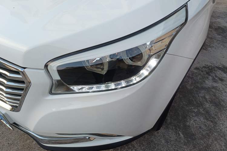 Used Huatai Santa Fe 2016 1.5T Gasoline Manual Two-Wheel Drive Smart Enjoyment i3 Model Left Front Headlight