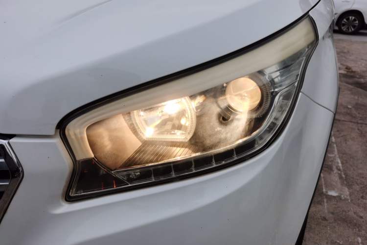 Used Huatai Santa Fe 2016 1.5T Gasoline Manual Two-Wheel Drive Smart Enjoyment i3 Model Left Front Headlight