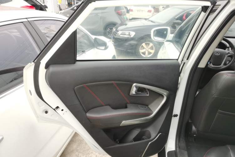 Used Huatai Santa Fe 2016 1.5T Gasoline Manual Two-Wheel Drive Smart Enjoyment i3 Model Left Rear Door Interior