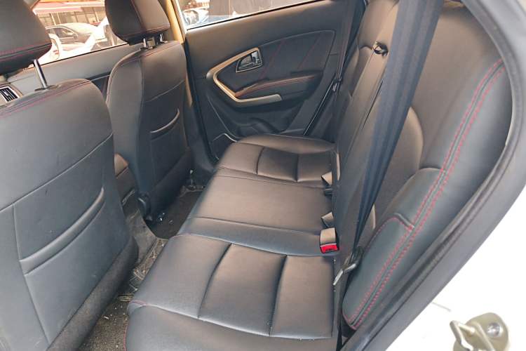 Used Huatai Santa Fe 2016 1.5T Gasoline Manual Two-Wheel Drive Elite Model Left Rear Seat