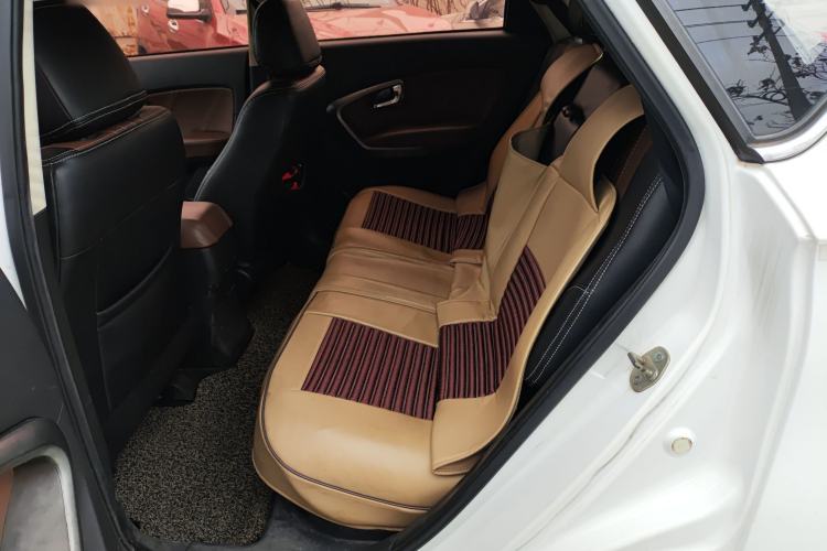 Used Huatai Santa Fe 2016 1.5T Gasoline Manual Two-Wheel Drive Smart Enjoyment i3 Model Left Rear Seat