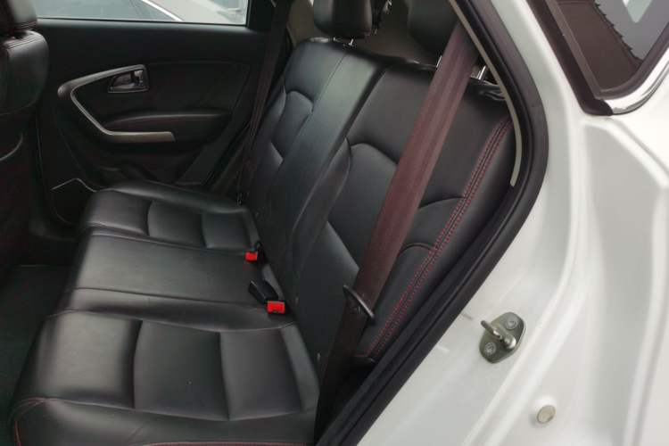 Used Huatai Santa Fe 2016 1.5T Gasoline Manual Two-Wheel Drive Smart Enjoyment i3 Model Left Rear Seat