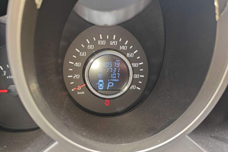Used Huatai Santa Fe 2016 1.5T Gasoline Automatic Two-Wheel Drive i3 Model with Smart Features Odometer Close Up
