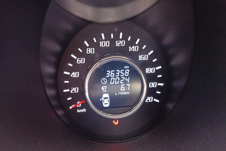 Used Huatai Santa Fe 2016 1.5T Gasoline Manual Two-Wheel Drive Smart Enjoyment i3 Model Odometer Close Up