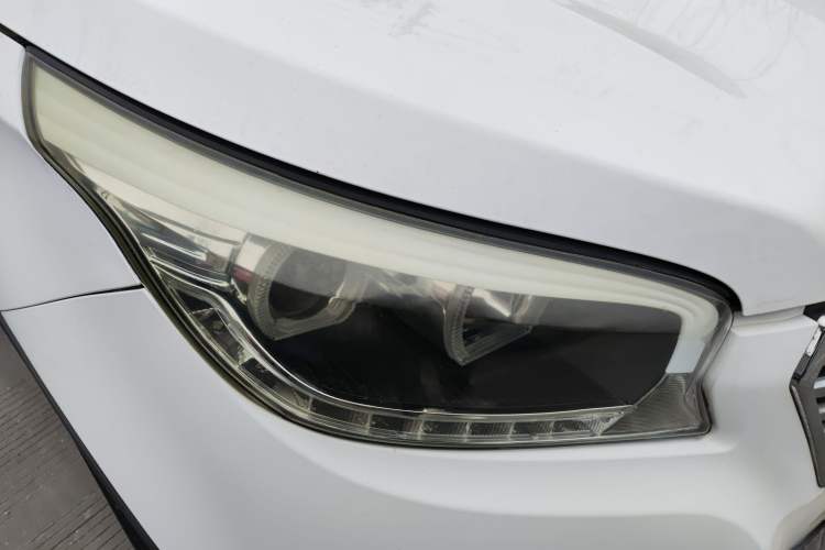 Used Huatai Santa Fe 2016 1.5T Gasoline Manual Two-Wheel Drive Smart Enjoyment i3 Model Right Front Headlight