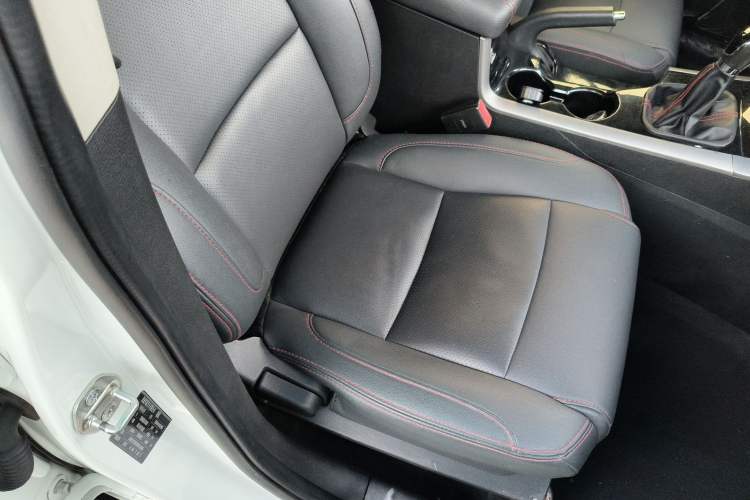 Used Huatai Santa Fe 2016 1.5T Gasoline Manual Two-Wheel Drive Smart Enjoyment i3 Model Right Front Seat