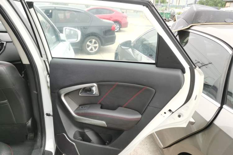 Used Huatai Santa Fe 2016 1.5T Gasoline Manual Two-Wheel Drive Smart Enjoyment i3 Model Right Rear Door Interior