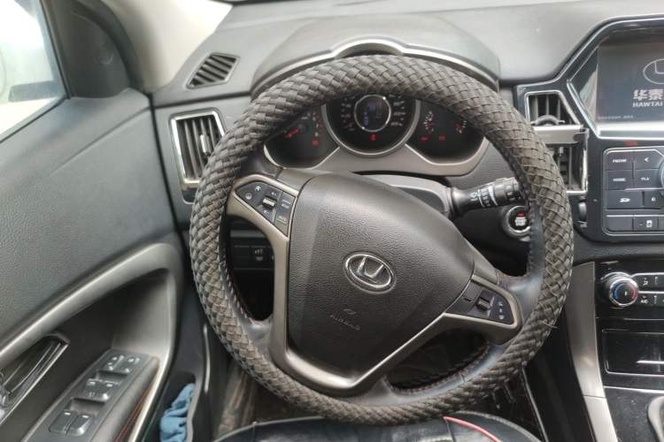 Used Huatai Santa Fe 2016 1.5T Gasoline Manual Two-Wheel Drive Smart Enjoyment i3 Model Steering Wheel