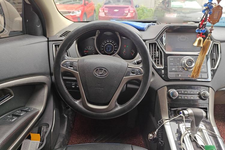 Used Huatai Santa Fe 2016 1.5T Gasoline Automatic Two-Wheel Drive i3 Model with Smart Features Steering Wheel