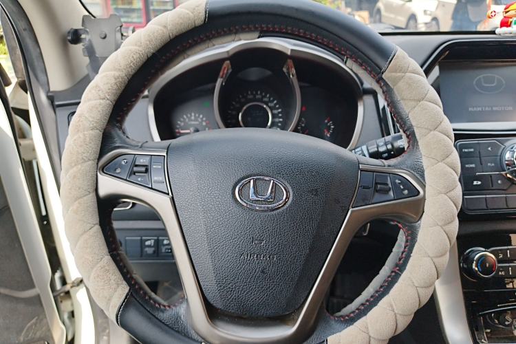 Used Huatai Santa Fe 2016 1.5T Gasoline Manual Two-Wheel Drive Elite Model Steering Wheel