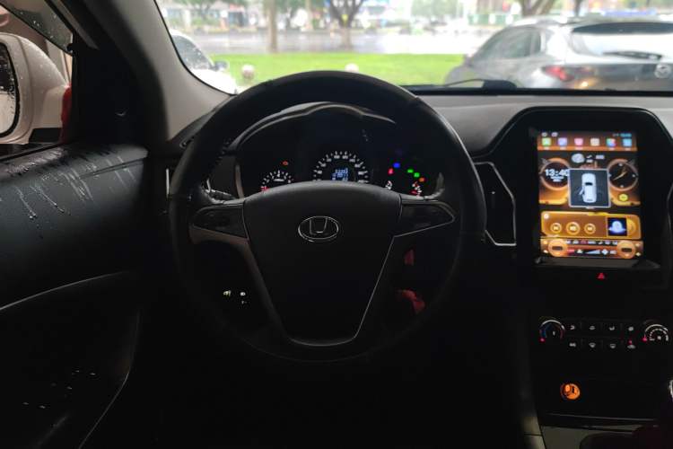 Used Huatai Santa Fe 2016 1.5T Gasoline Manual Two-Wheel Drive Elite Model Steering Wheel