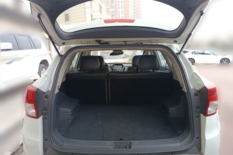 Used Huatai Santa Fe 2016 1.5T Gasoline Manual Two-Wheel Drive Smart Enjoyment i3 Model Trunk