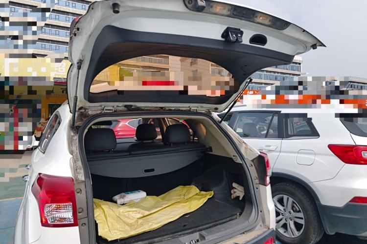 Used Huatai Santa Fe 2016 1.5T Gasoline Manual Two-Wheel Drive Elite Model Trunk