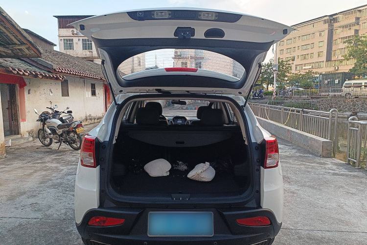 Used Huatai Santa Fe 2016 1.5T Gasoline Manual Two-Wheel Drive Smart Enjoyment i3 Model Trunk