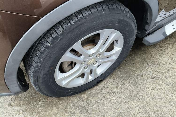 Used Huatai Santa Fe 2017 1.5T Gasoline Manual Two-Wheel-Drive Elite Model Left Front Wheel Hub