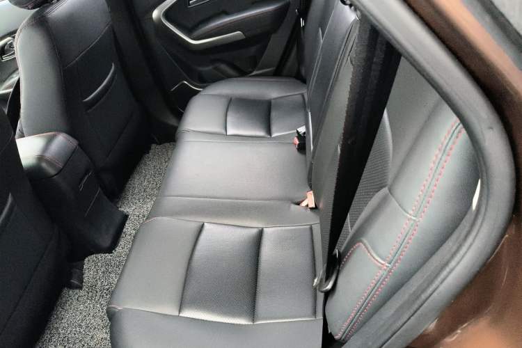 Used Huatai Santa Fe 2017 1.5T Gasoline Manual Two-Wheel-Drive Elite Model Left Rear Seat
