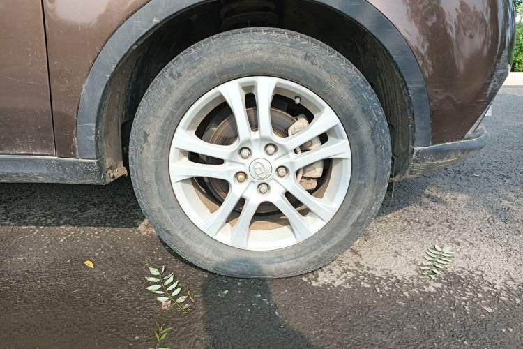 Used Huatai Santa Fe 2017 1.5T Gasoline Manual Two-Wheel-Drive Elite Model Right Front Wheel Hub