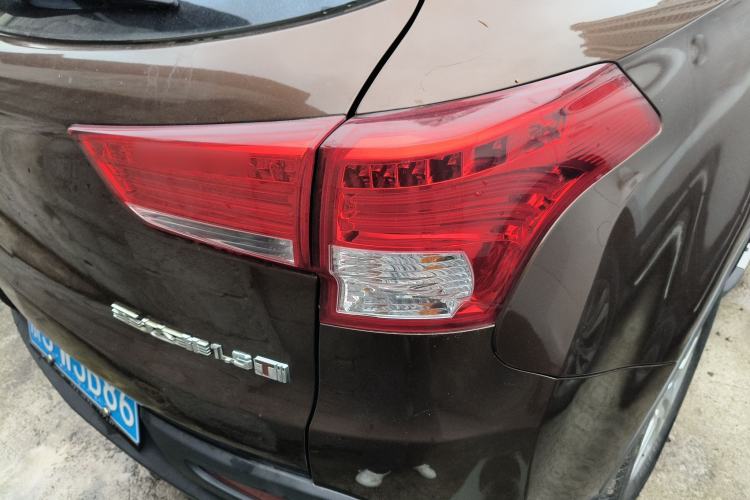 Used Huatai Santa Fe 2017 1.5T Gasoline Manual Two-Wheel-Drive Elite Model Right Rear Taillight