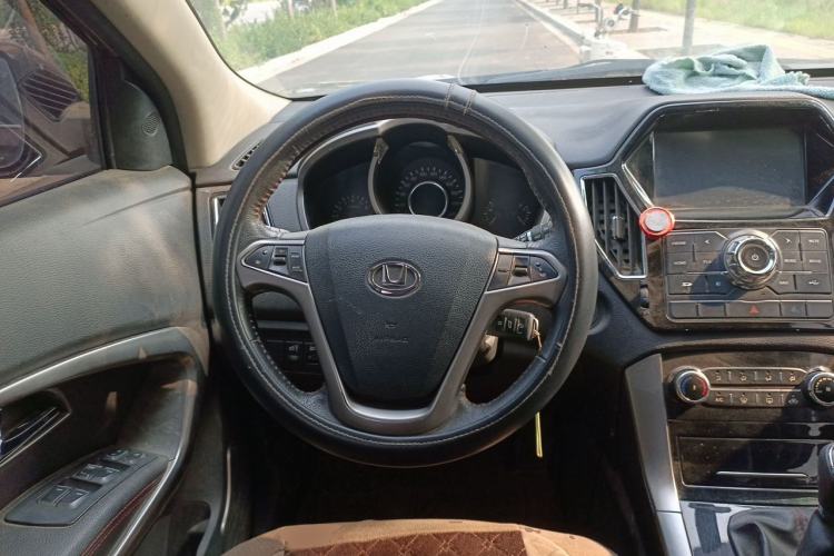 Used Huatai Santa Fe 2017 1.5T Gasoline Manual Two-Wheel-Drive Elite Model Steering Wheel