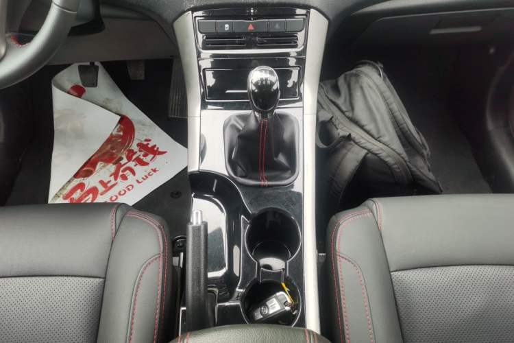 Used Huatai Santa Fe 2017 1.5T Gasoline Manual Two-Wheel Drive Smart Enjoyment i3 Model Gear Lever
