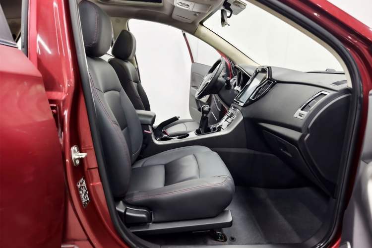 Used Huatai Santa Fe 2017 1.5T Gasoline Manual Two-Wheel Drive Smart Enjoyment i3 Model Interior 2