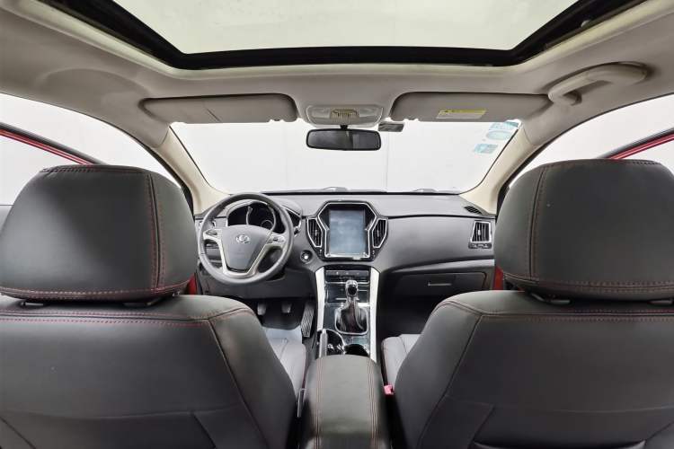 Used Huatai Santa Fe 2017 1.5T Gasoline Manual Two-Wheel Drive Smart Enjoyment i3 Model Interior 6