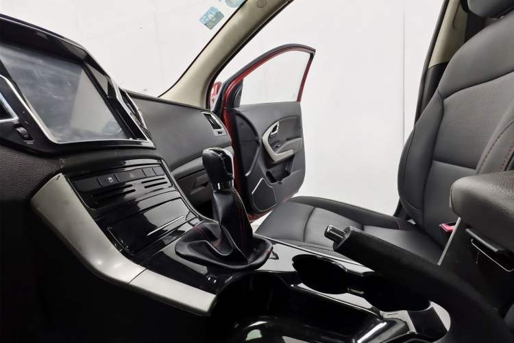 Used Huatai Santa Fe 2017 1.5T Gasoline Manual Two-Wheel Drive Smart Enjoyment i3 Model Interior 9
