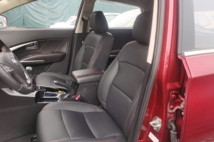 Used Huatai Santa Fe 2017 1.5T Gasoline Manual Two-Wheel Drive Smart Enjoyment i3 Model Left Front Seat