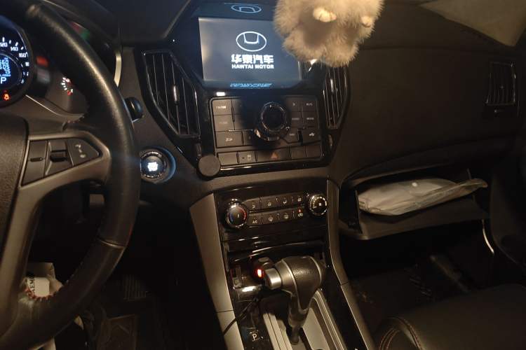Used Huatai Santa Fe 2017 1.5T Gasoline Automatic Two-Wheel Drive Smart Enjoyment i3 Model Audio And AC Panel