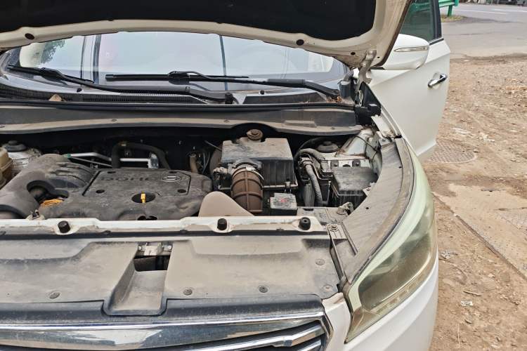 Used Huatai Santa Fe 2017 1.5T Gasoline Automatic Two-Wheel-Drive Elite Model Engine Bay Left