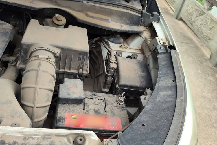Used Huatai Santa Fe 2017 1.5T Gasoline Manual Two-Wheel-Drive Elite Model Engine Bay Left