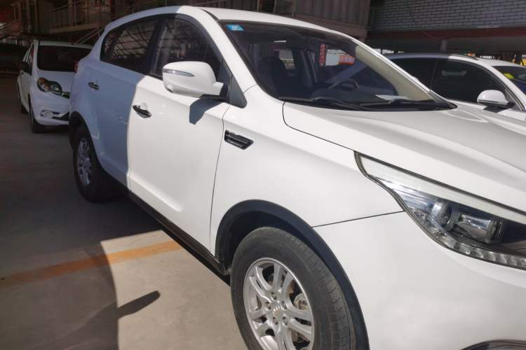Used Huatai Santa Fe 2017 1.5T Gasoline Manual Two-Wheel-Drive Elite Model Exterior 2