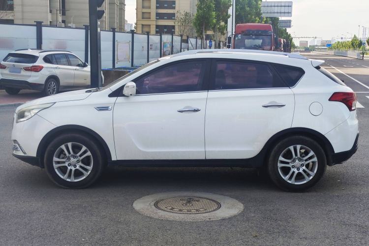Used Huatai Santa Fe 2017 1.5T Gasoline Automatic Two-Wheel Drive Smart Enjoyment i3 Model Exterior 2