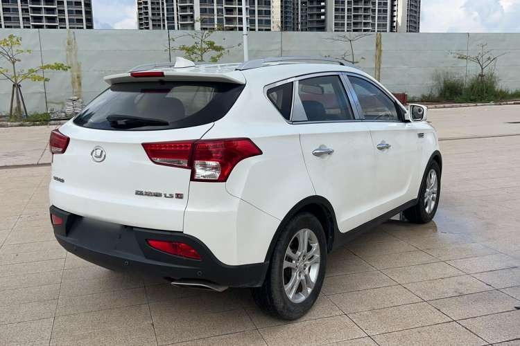 Used Huatai Santa Fe 2017 1.5T Gasoline Automatic Two-Wheel Drive Smart Enjoyment i3 Model Exterior 4