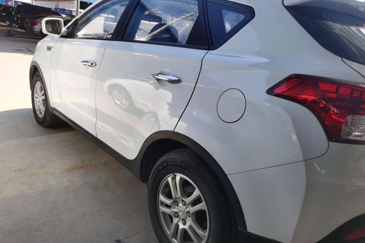 Used Huatai Santa Fe 2017 1.5T Gasoline Manual Two-Wheel-Drive Elite Model Exterior 5