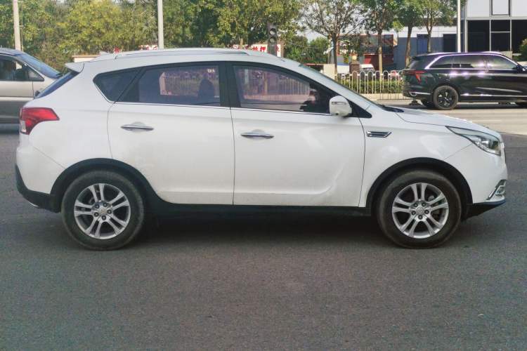 Used Huatai Santa Fe 2017 1.5T Gasoline Automatic Two-Wheel Drive Smart Enjoyment i3 Model Exterior 5