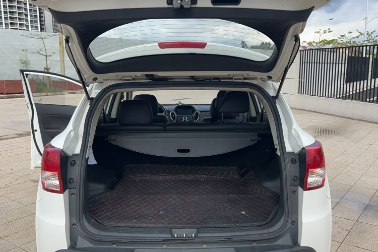 Used Huatai Santa Fe 2017 1.5T Gasoline Automatic Two-Wheel Drive Smart Enjoyment i3 Model Exterior 8
