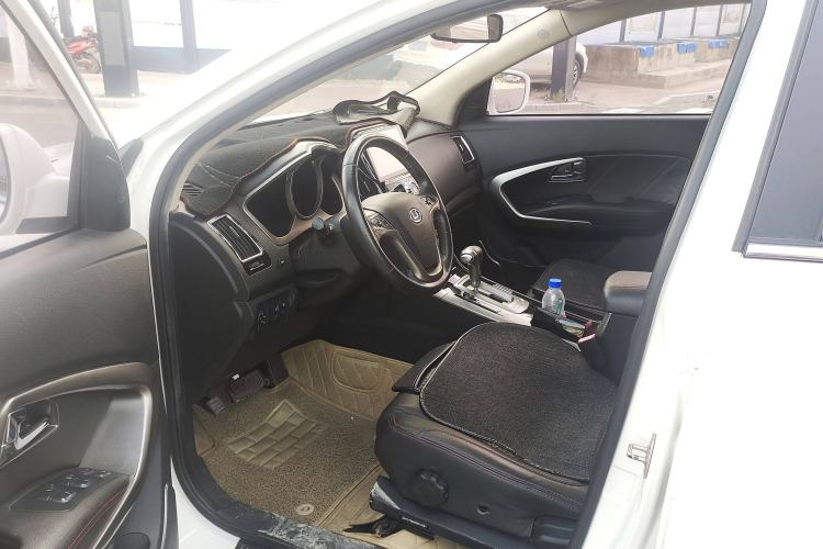 Used Huatai Santa Fe 2017 1.5T Gasoline Automatic Two-Wheel Drive Smart Enjoyment i3 Model Interior 1