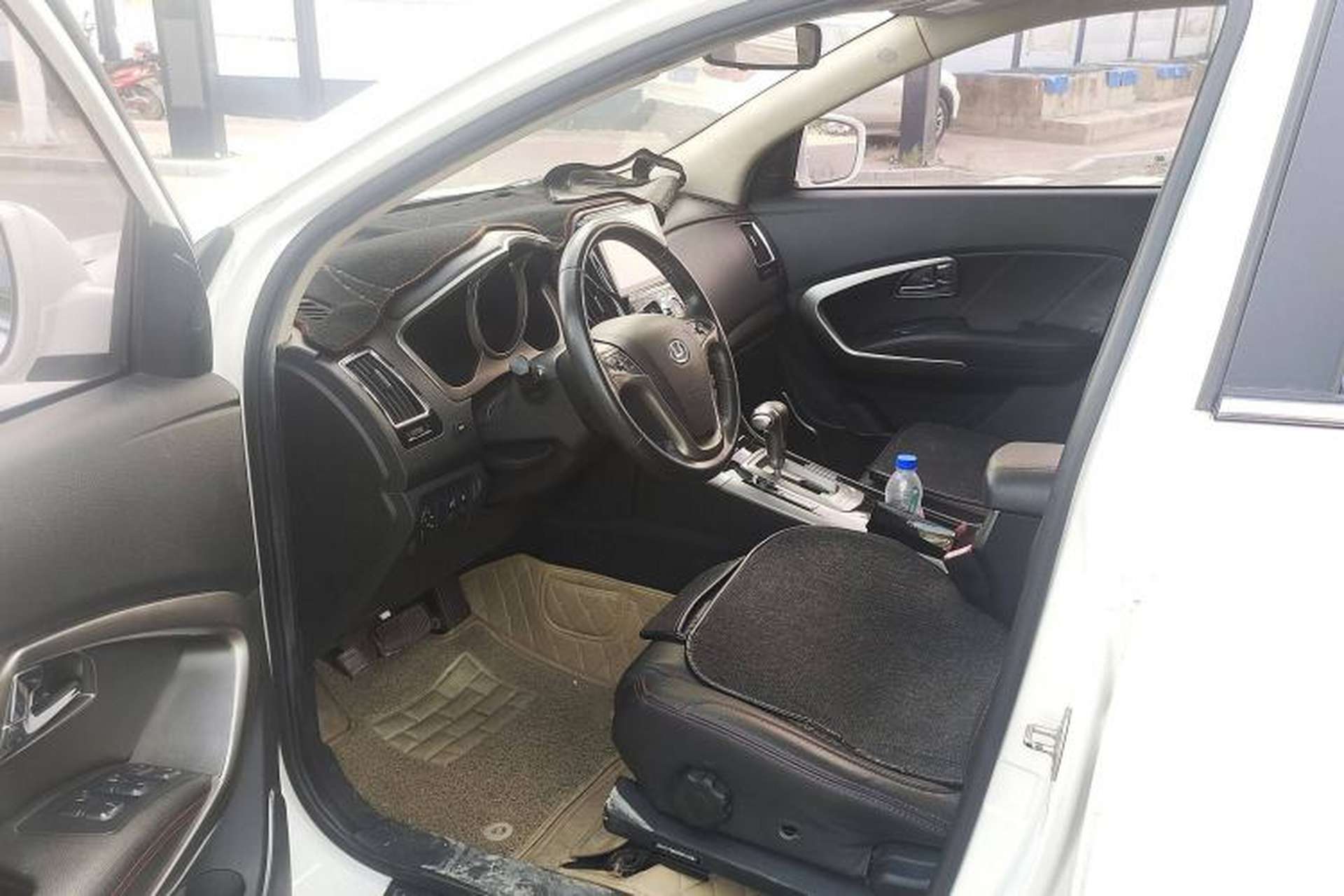 Used Huatai Santa Fe 2017 1.5T Gasoline Automatic Two-Wheel Drive Smart Enjoyment i3 Model Interior 1